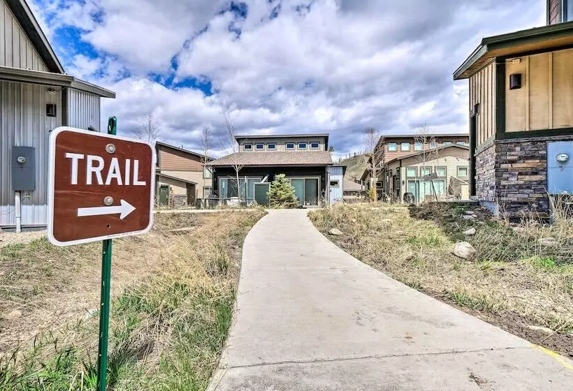Rendezvous Buckhorn Cabin  By Hiking Trails