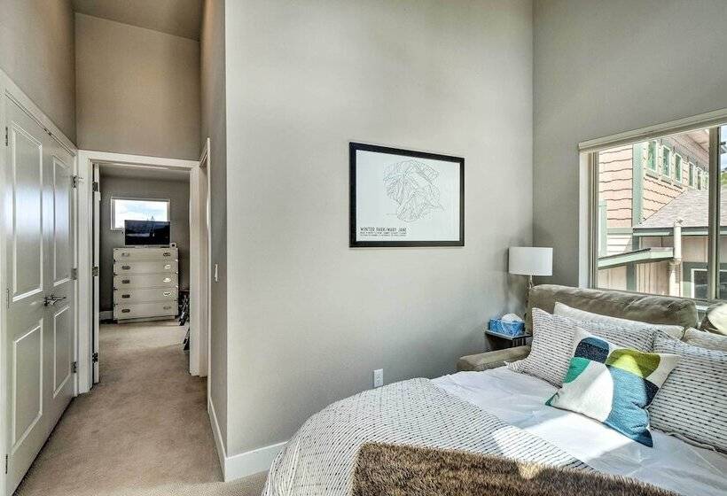 Rendezvous Buckhorn Cabin  By Hiking Trails