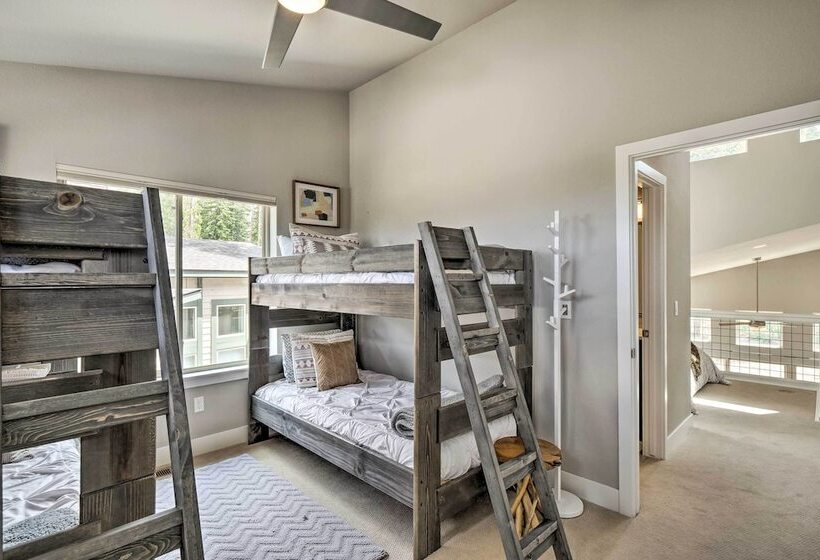 Rendezvous Buckhorn Cabin  By Hiking Trails