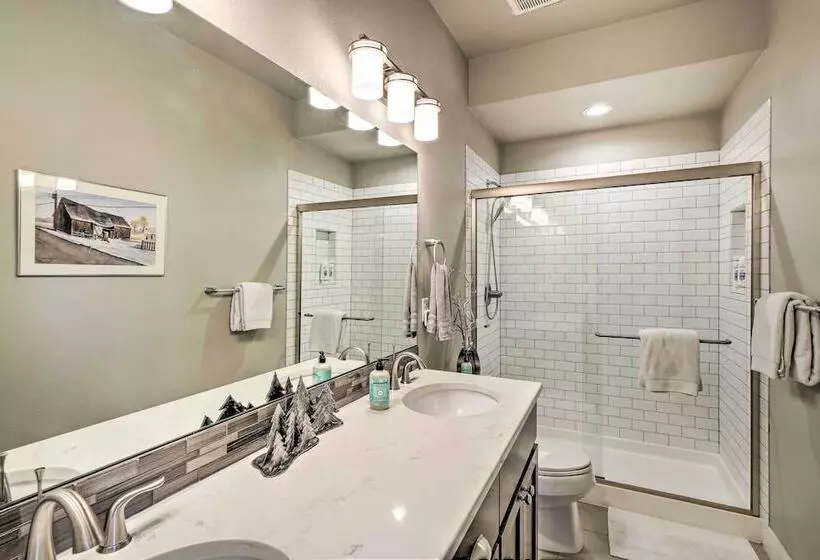 Rendezvous Buckhorn Cabin  By Hiking Trails