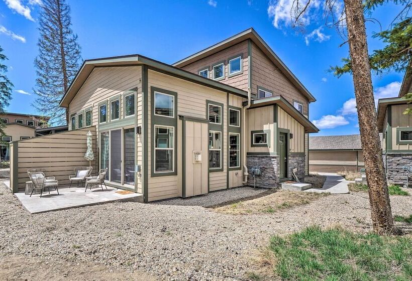 Rendezvous Buckhorn Cabin  By Hiking Trails