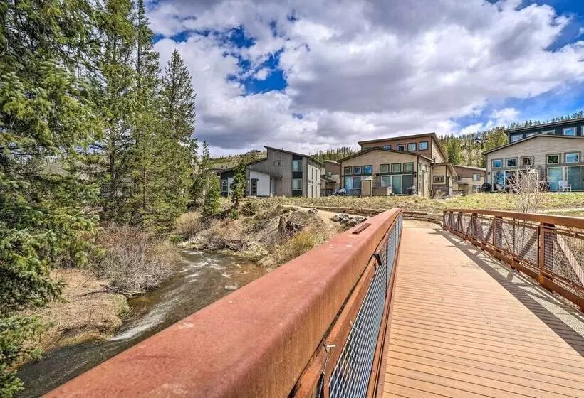 Rendezvous Buckhorn Cabin  By Hiking Trails