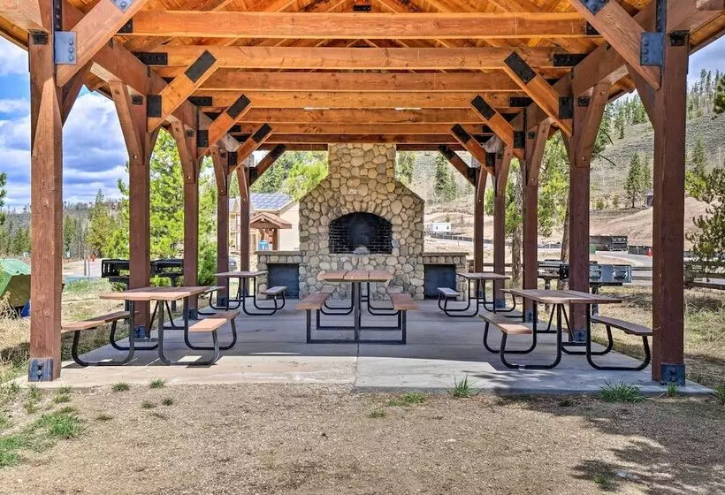 Rendezvous Buckhorn Cabin  By Hiking Trails