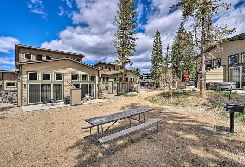 Rendezvous Buckhorn Cabin  By Hiking Trails