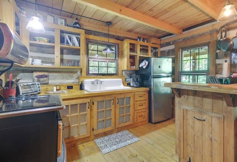 Restored Buchanan Log Cabin On 9 Mile Creek!