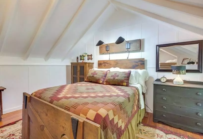 Restored Buchanan Log Cabin On 9 Mile Creek!