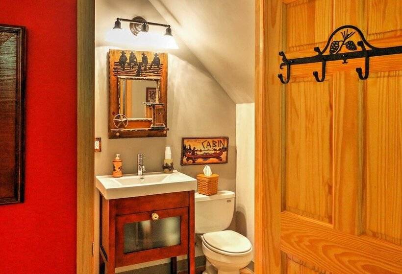 Roomy House On 2 Acres   2 Mi To Egg Harbor Beach!