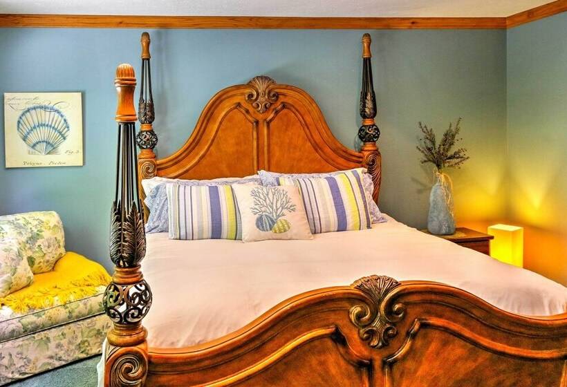 Roomy House On 2 Acres   2 Mi To Egg Harbor Beach!