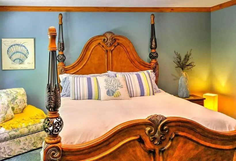 Roomy House On 2 Acres   2 Mi To Egg Harbor Beach!