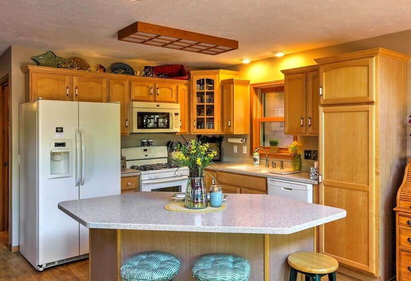 Roomy House On 2 Acres   2 Mi To Egg Harbor Beach!