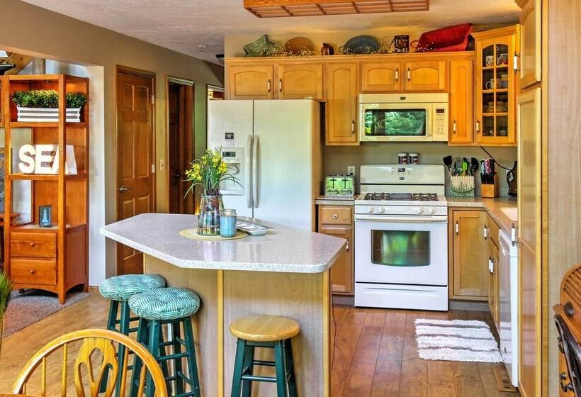 Roomy House On 2 Acres   2 Mi To Egg Harbor Beach!