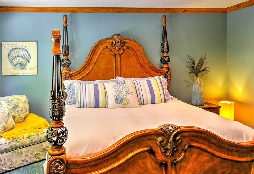 Roomy House On 2 Acres   2 Mi To Egg Harbor Beach!