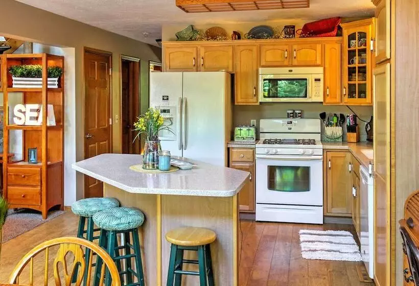 Roomy House On 2 Acres   2 Mi To Egg Harbor Beach!