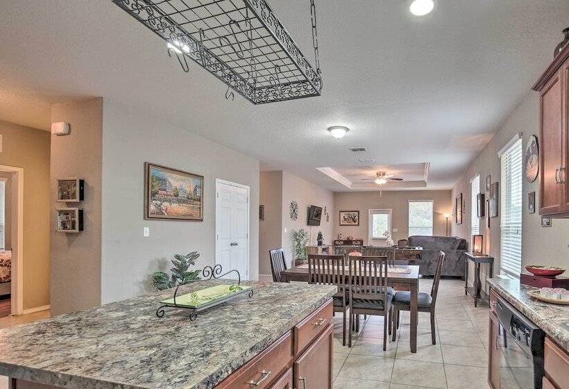 San Antonio Abode Near Golf, Shops + Dining!