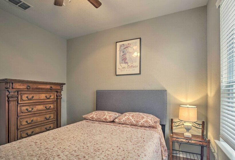 San Antonio Abode Near Golf, Shops + Dining!