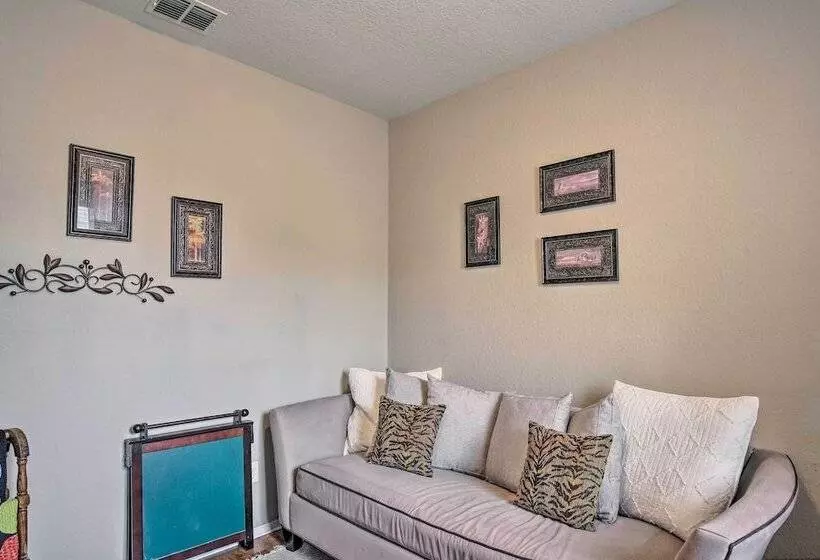 San Antonio Abode Near Golf, Shops + Dining!