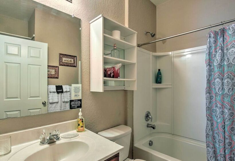 San Antonio Abode Near Golf, Shops + Dining!