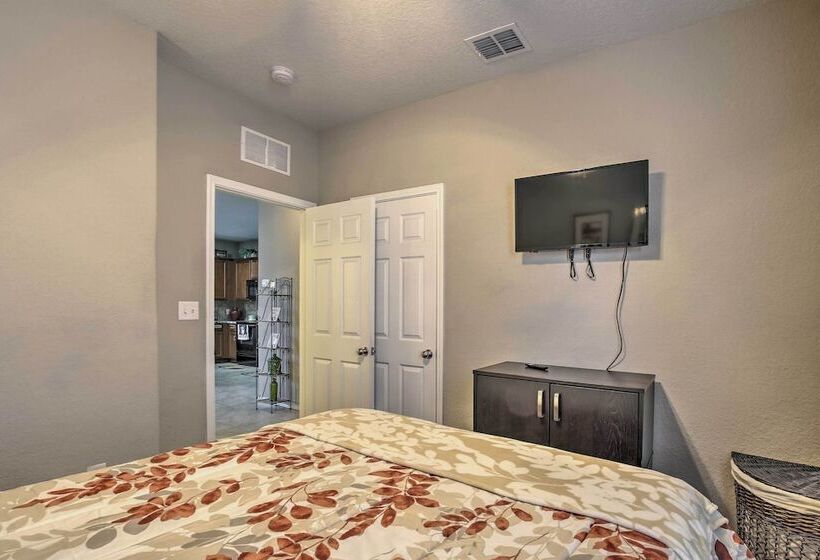 San Antonio Abode Near Golf, Shops + Dining!