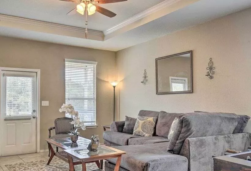 San Antonio Abode Near Golf, Shops + Dining!