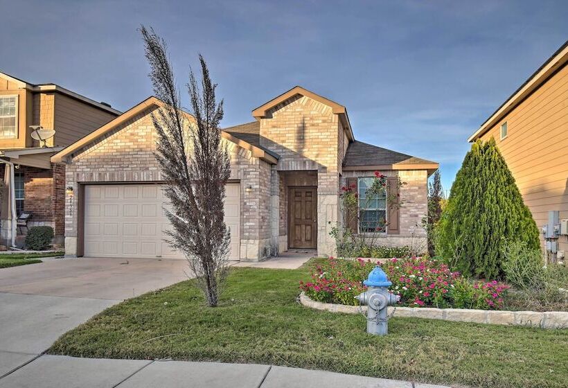 San Antonio Abode Near Golf, Shops + Dining!