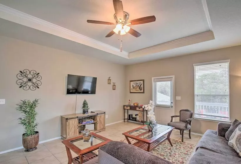 San Antonio Abode Near Golf, Shops + Dining!