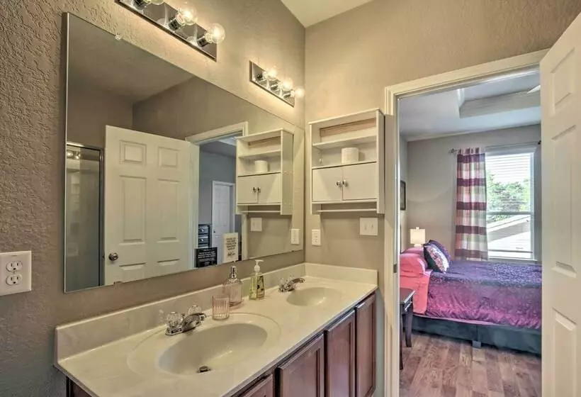 San Antonio Abode Near Golf, Shops + Dining!