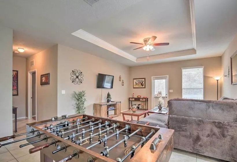 San Antonio Abode Near Golf, Shops + Dining!