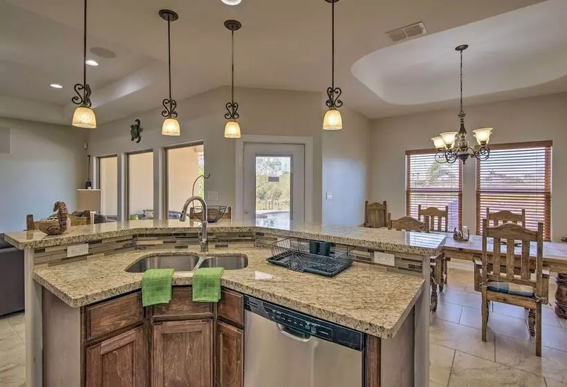 South Padre Paradise W/ Saltwater Pool Near Golf!