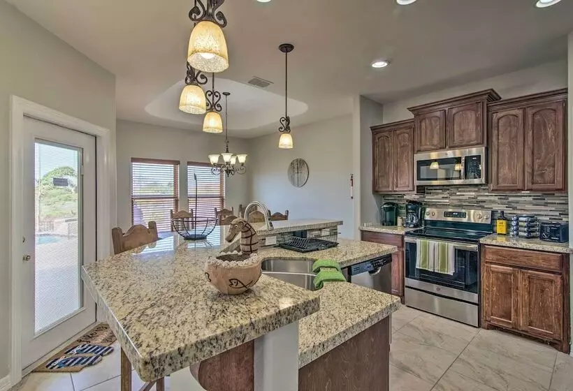 South Padre Paradise W/ Saltwater Pool Near Golf!