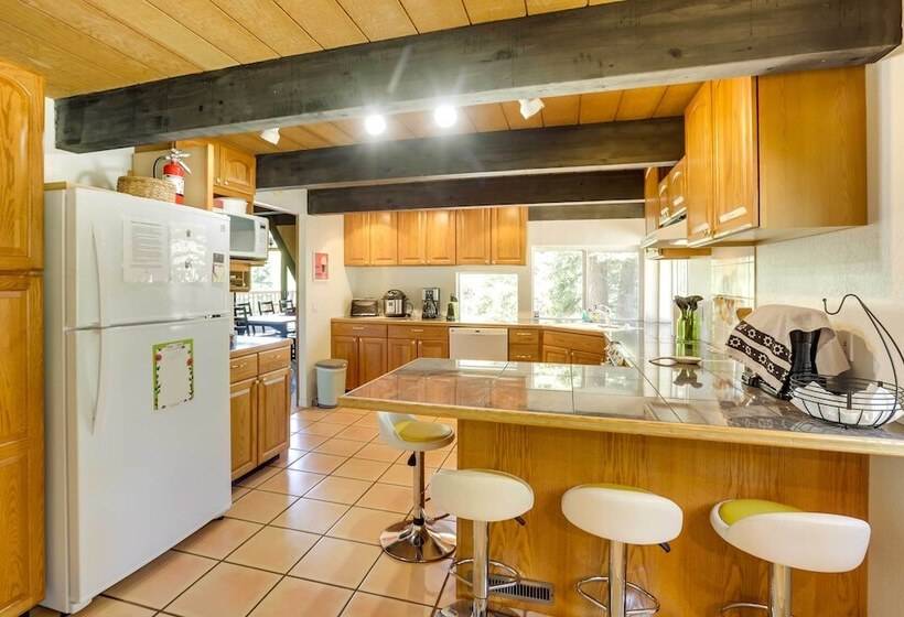 Spacious Cabin W/ Deck, < 3 Mi To Donner Lake