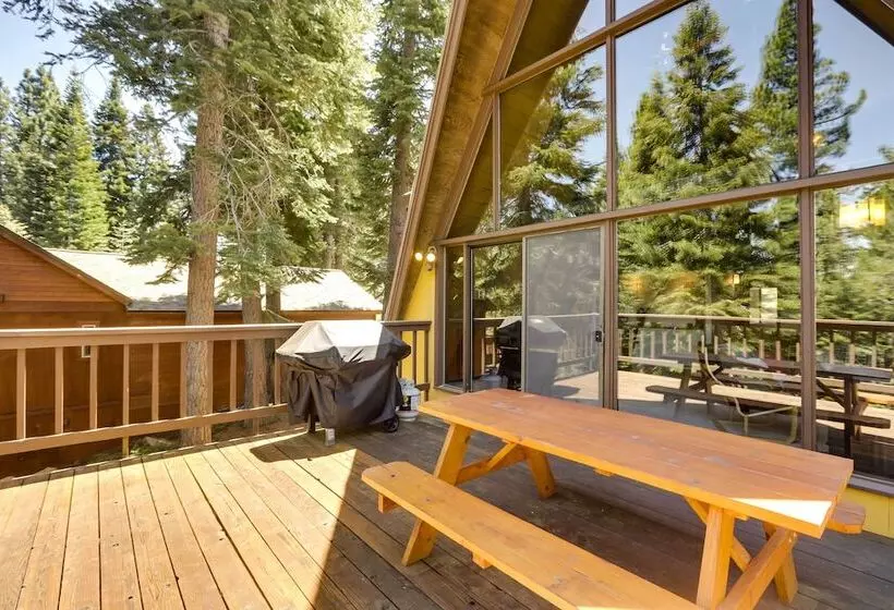 Spacious Cabin W/ Deck, < 3 Mi To Donner Lake