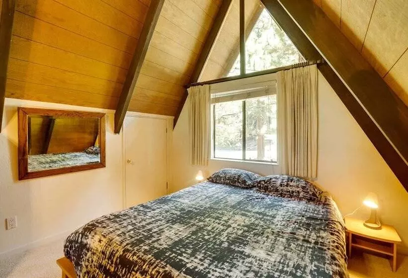 Spacious Cabin W/ Deck, < 3 Mi To Donner Lake