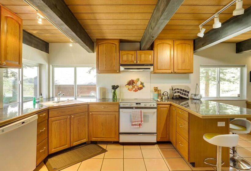 Spacious Cabin W/ Deck, < 3 Mi To Donner Lake