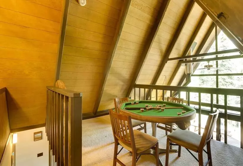 Spacious Cabin W/ Deck, < 3 Mi To Donner Lake