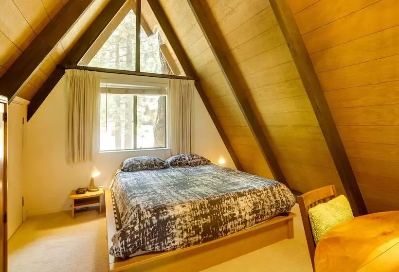 Spacious Cabin W/ Deck, < 3 Mi To Donner Lake