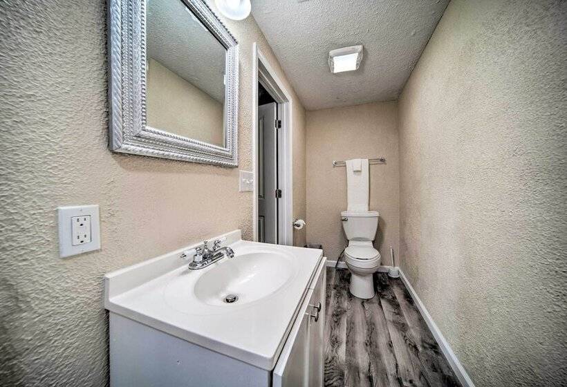 Spacious Geneva House < .5 Mi To The Strip!