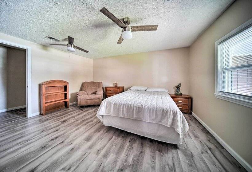 Spacious Geneva House < .5 Mi To The Strip!