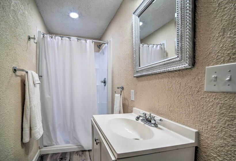 Spacious Geneva House < .5 Mi To The Strip!