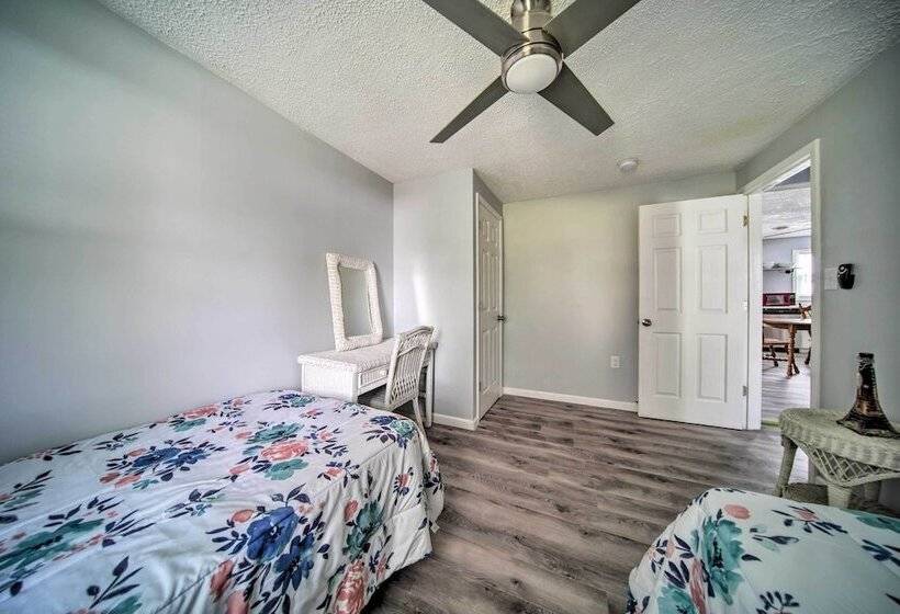 Spacious Geneva House < .5 Mi To The Strip!