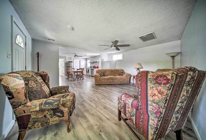 Spacious Geneva House < .5 Mi To The Strip!