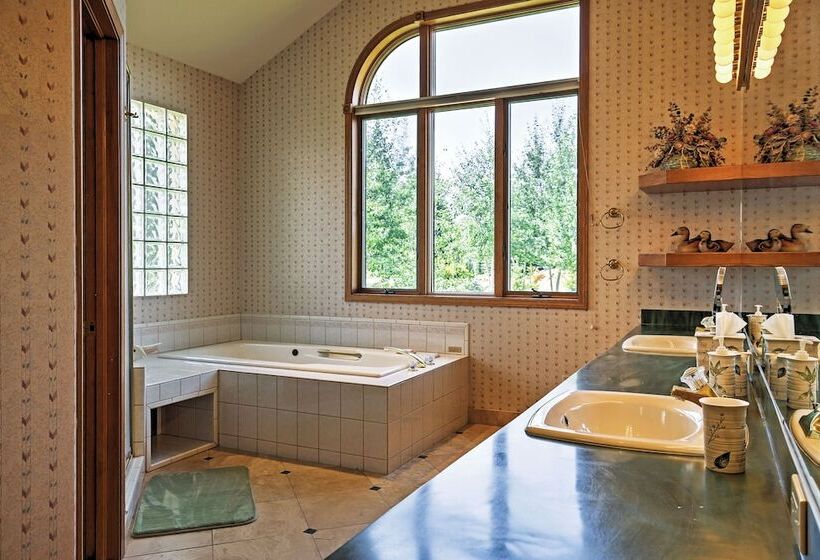 Spacious Home W/mtn Views, 2mi To Steamboat Resort