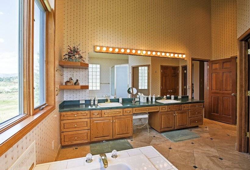 Spacious Home W/mtn Views, 2mi To Steamboat Resort