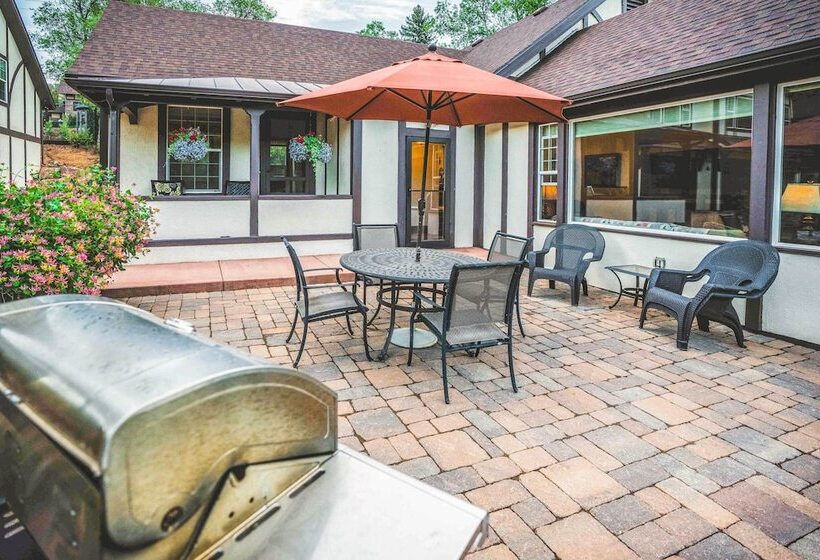 Spacious Manitou Home W/ Views In Central Location