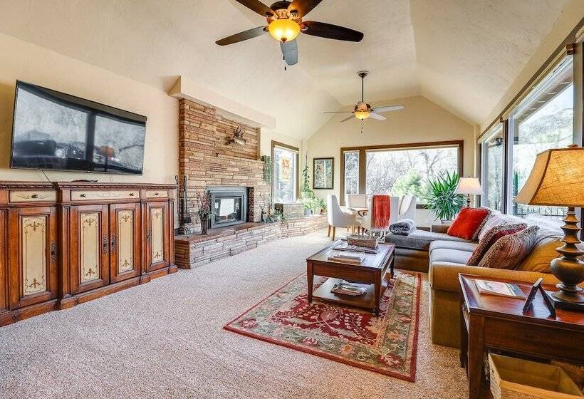 Spacious Manitou Home W/ Views In Central Location
