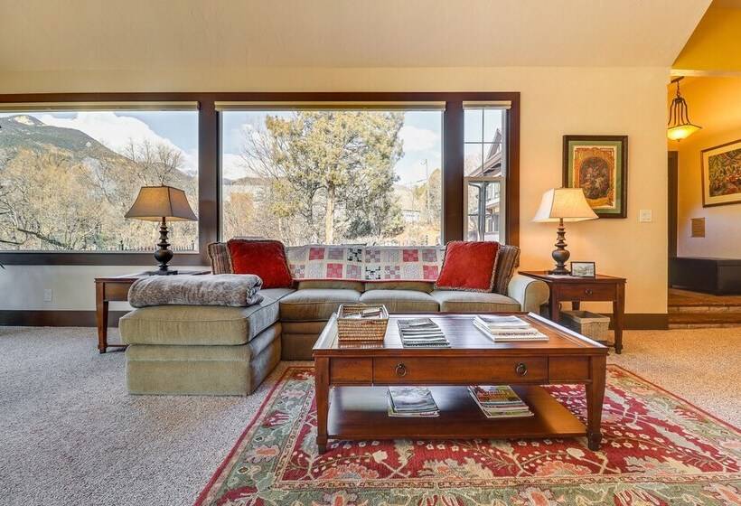Spacious Manitou Home W/ Views In Central Location