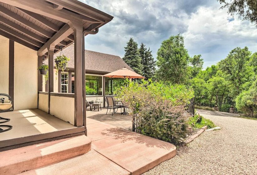 Spacious Manitou Home W/ Views In Central Location