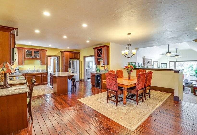 Spacious Manitou Home W/ Views In Central Location