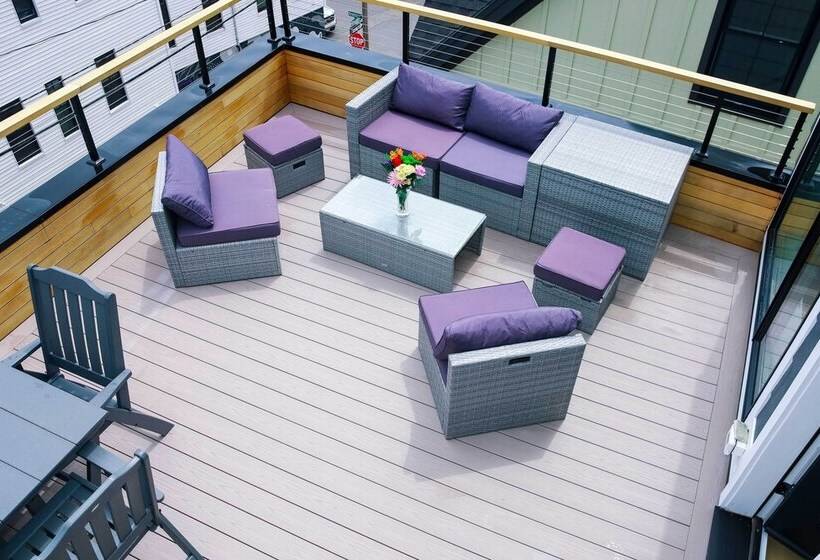 Spacious Portland Home: Walk Downtown!