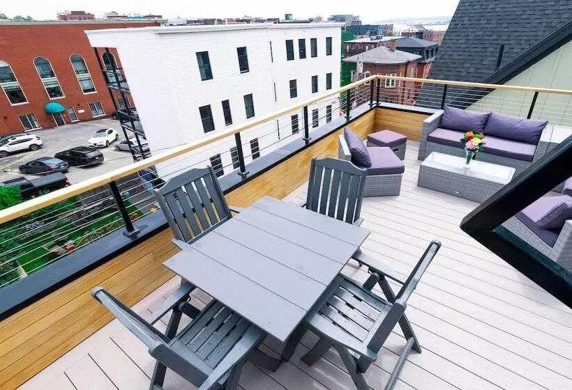 Spacious Portland Home: Walk Downtown!