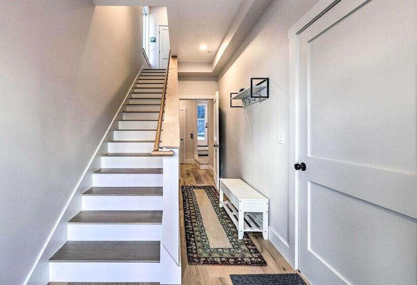 Spacious Portland Home: Walk Downtown!